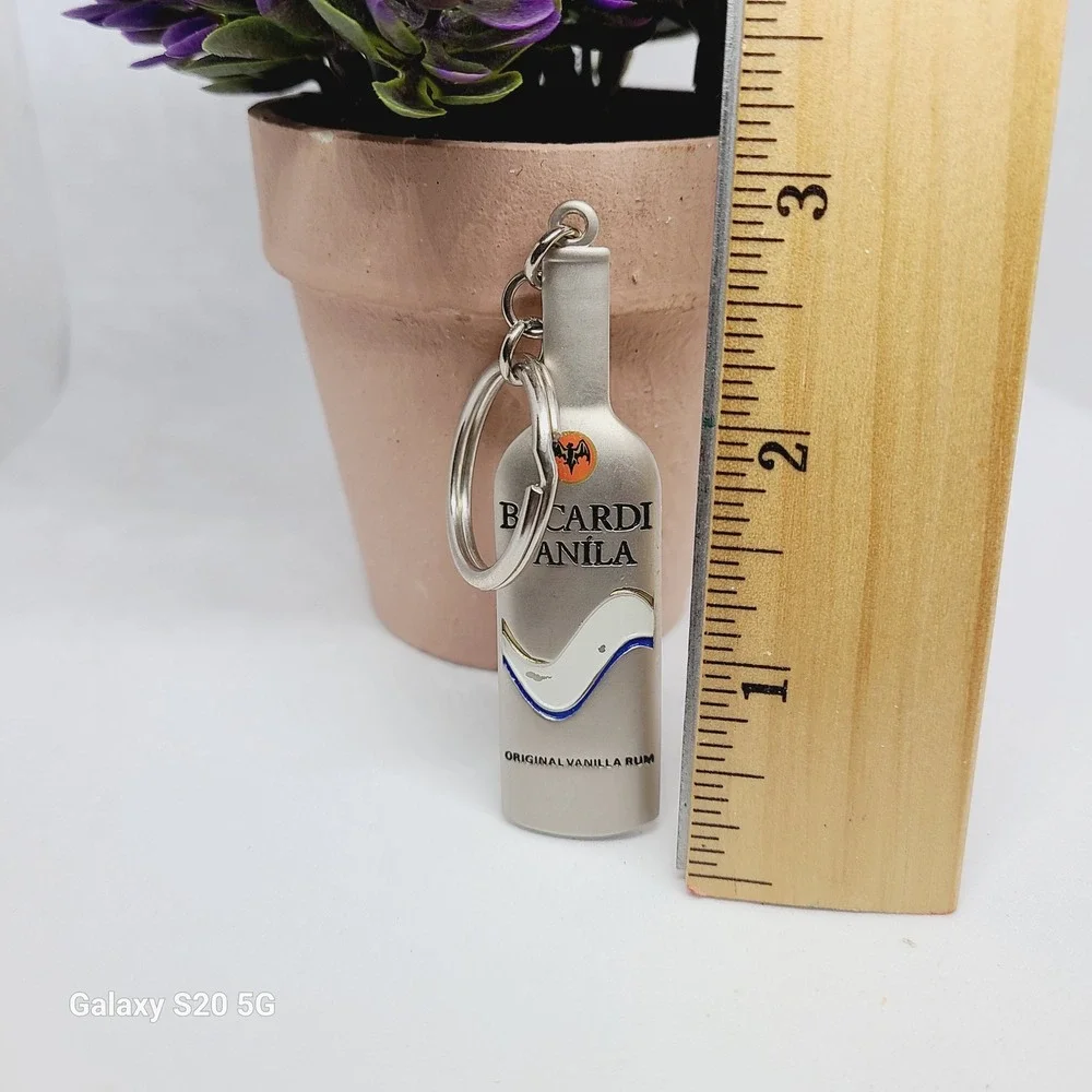 Bacardi Vanila Original Vanilla Rum Bottle Keychain‎ Men's Collectible Accessory